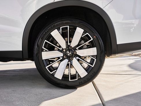 Used 2025 Mitsubishi Outlander SE FWD image 8