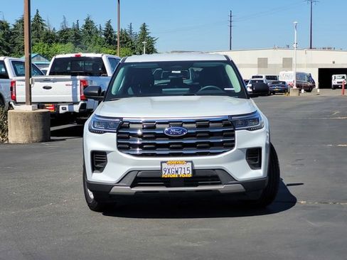 New 2026 Ford Explorer Active RWD image 3