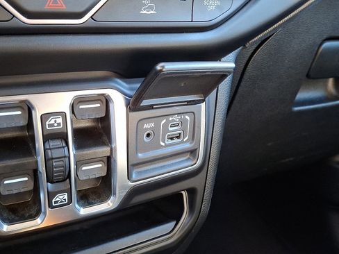 Used 2021 Jeep Wrangler Unlimited Sport image 24