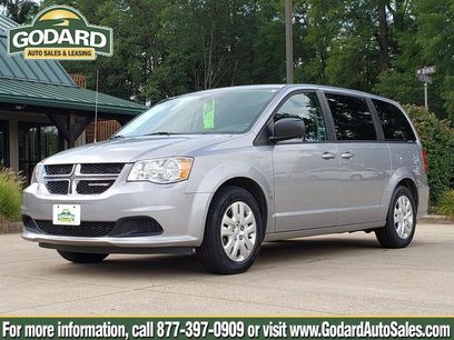 Used 2018 Dodge Grand Caravan SE w/ UConnect Hands-Free Group