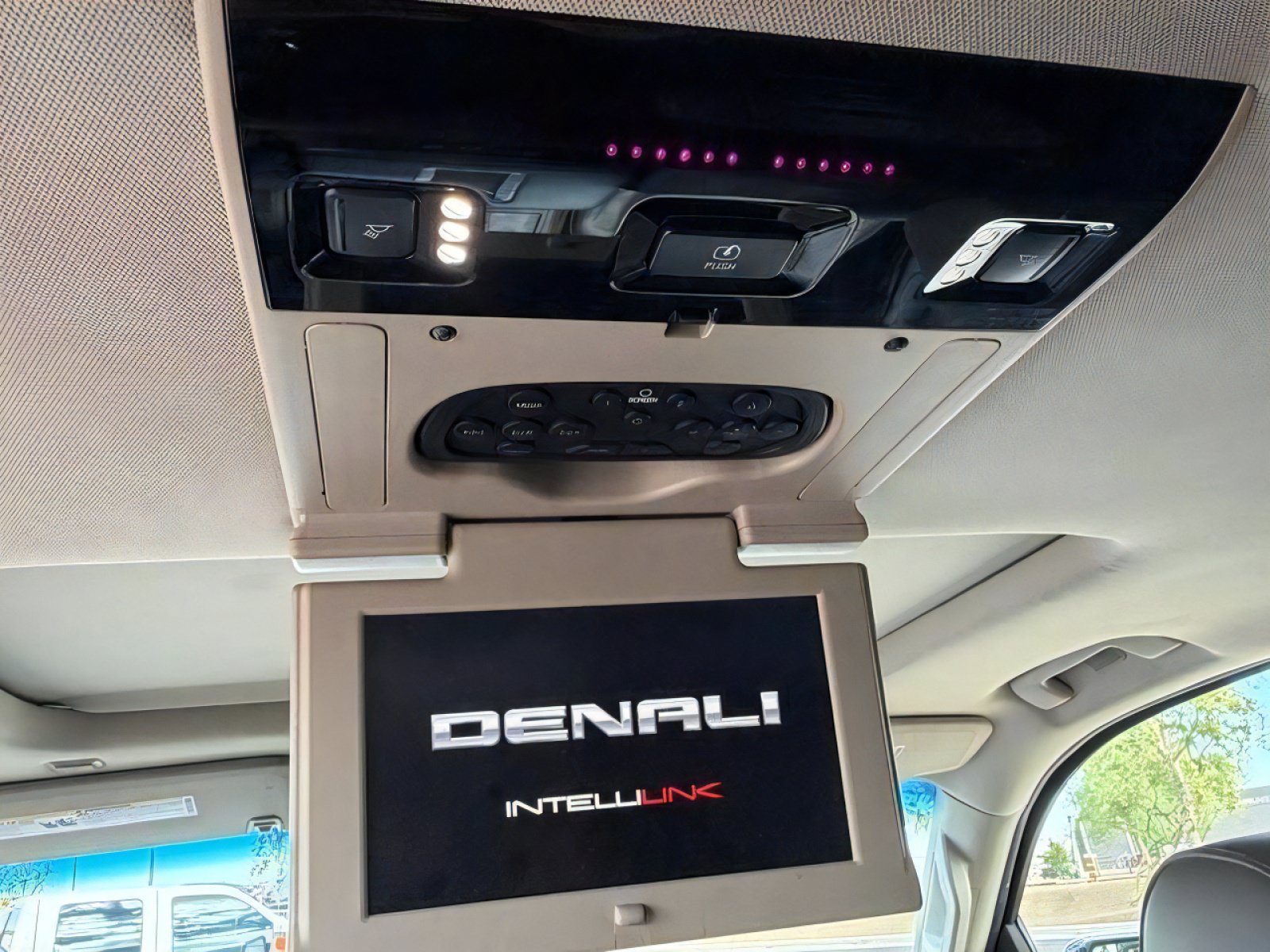 Used 2015 GMC Yukon XL Denali w/ Open Road Package AWD/4WD image 16