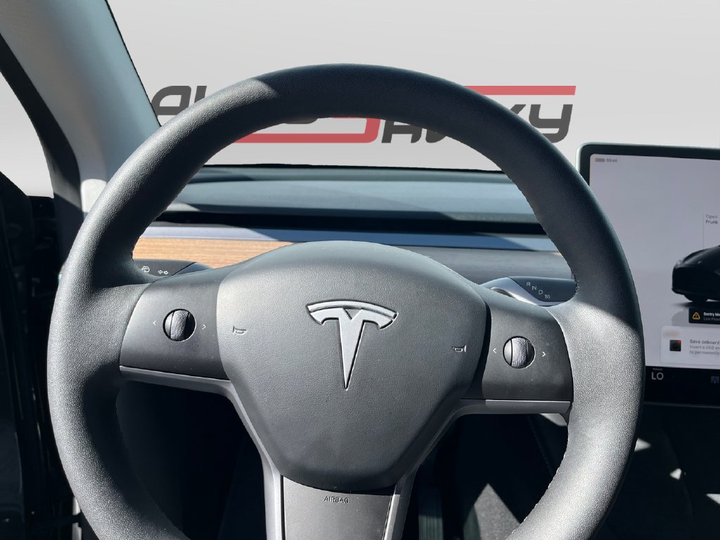 Used 2024 Tesla Model Y Long Range AWD/4WD image 13