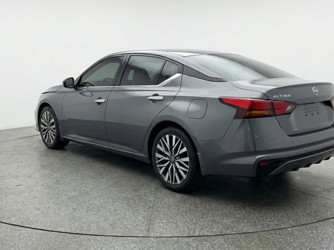 Used 2025 Nissan Altima 2.5 SV image 6