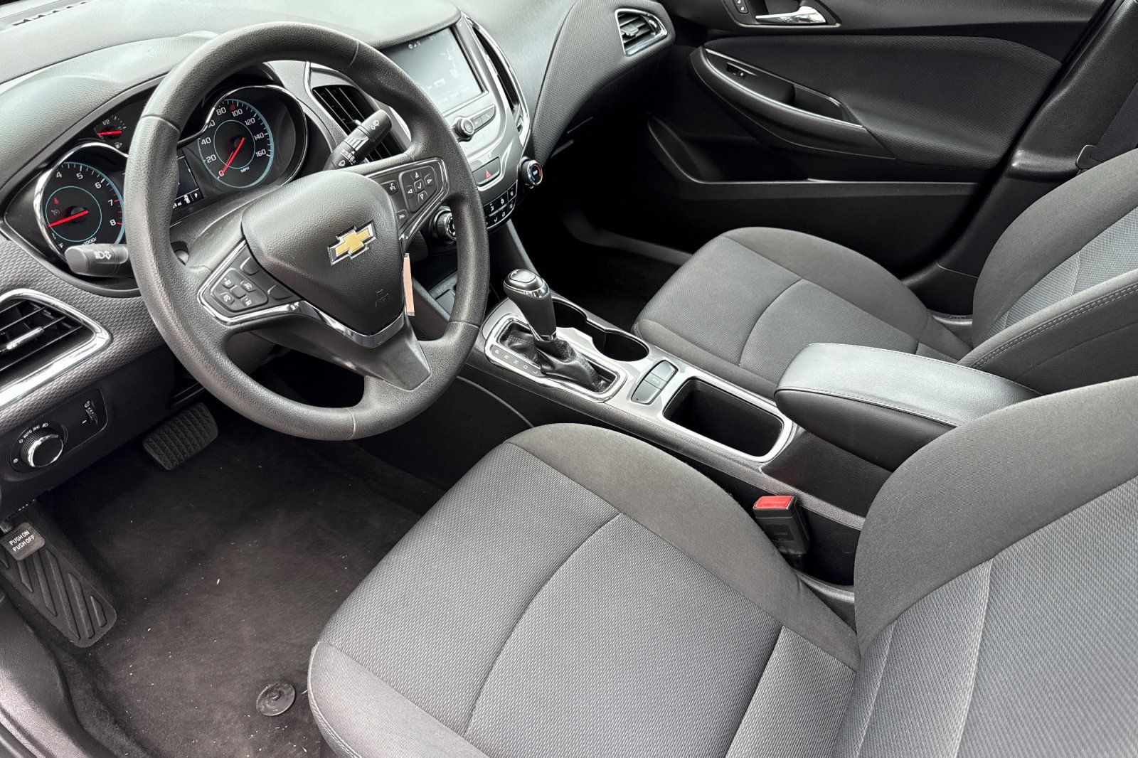 Used 2017 Chevrolet Cruze LT FWD image 10