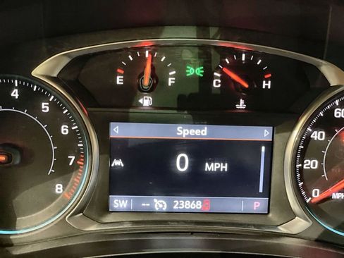 Used 2023 Chevrolet Traverse LT image 12