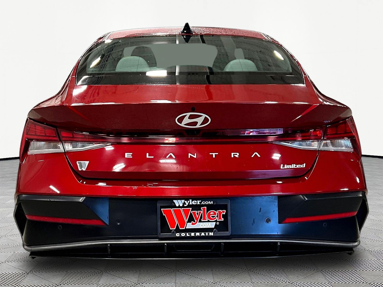 Used 2024 Hyundai Elantra Limited FWD image 5