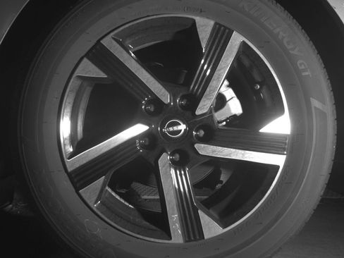 Used 2025 Nissan Sentra SV FWD image 14