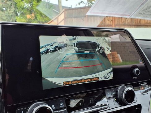 Certified 2025 Toyota Highlander XLE image 9