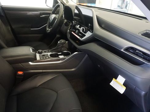 New 2026 Toyota Highlander Platinum AWD/4WD image 29