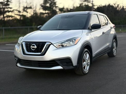 Used 2020 Nissan Kicks S image 1