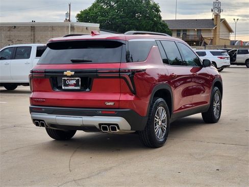 Used 2025 Chevrolet Traverse LT w/ Driver Confidence Package FWD image 14