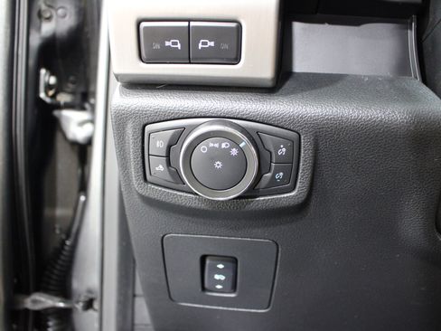Used 2016 Ford F150 Platinum w/ Technology Package AWD/4WD image 9