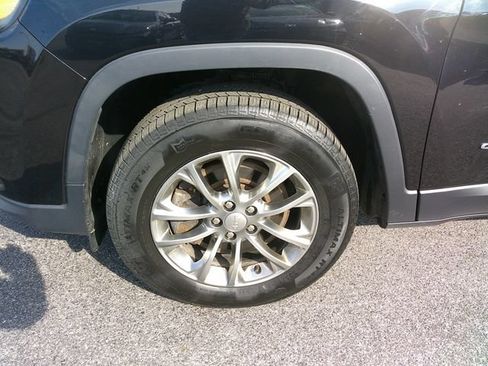 Used 2021 Jeep Cherokee Latitude Lux w/ Comfort/Convenience Group AWD/4WD image 10