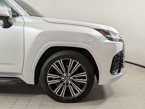 Used 2026 Lexus LX 600 4WD w/ Accessory Package (Z1) image 11