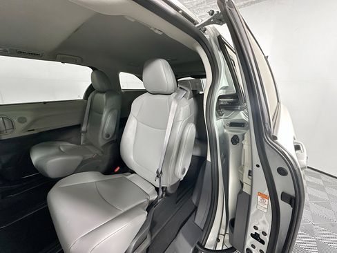 Used 2023 Toyota Sienna XLE image 26