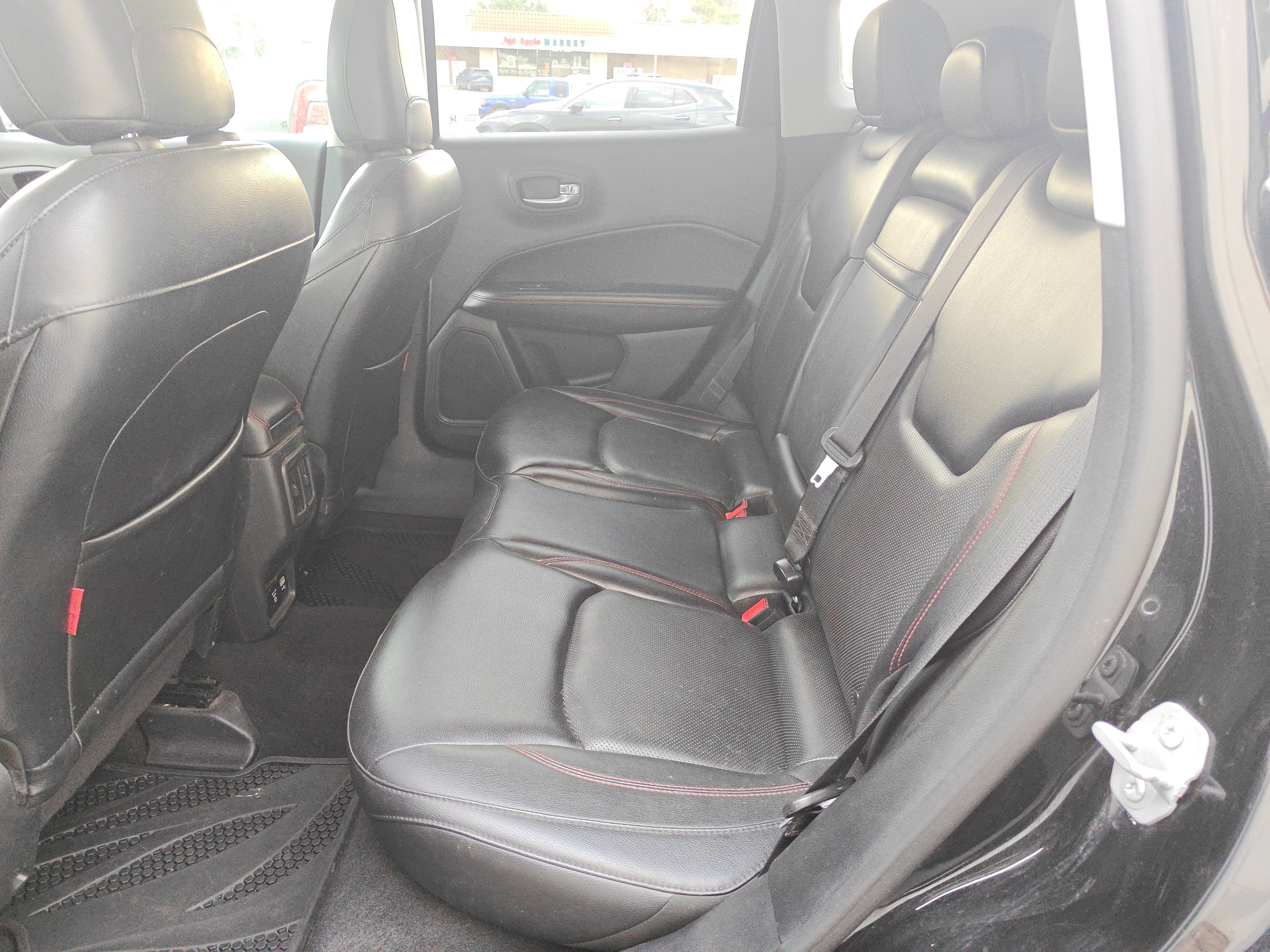 Used 2017 Jeep Compass Trailhawk w/ Leather Interior Group AWD/4WD image 16