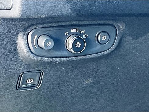 Used 2023 GMC Terrain SLT image 10