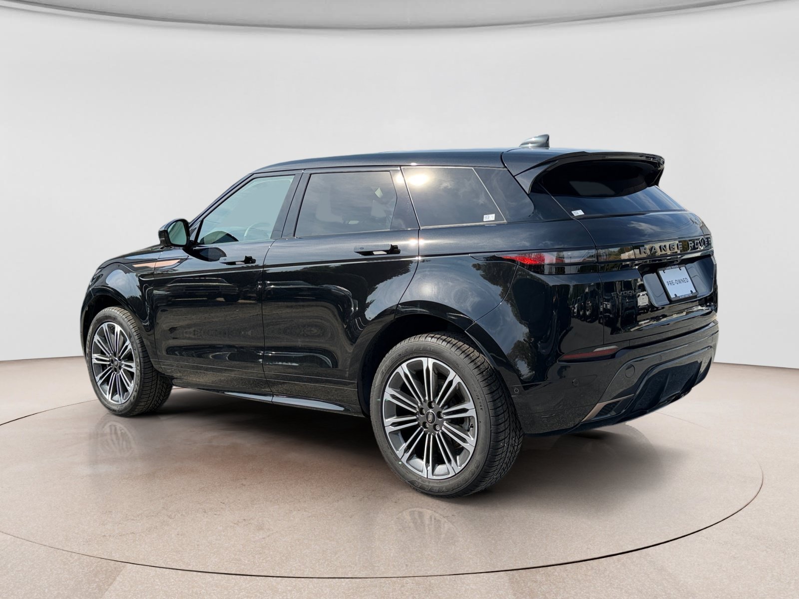 Used 2025 Land Rover Range Rover Evoque Dynamic SE AWD/4WD image 3
