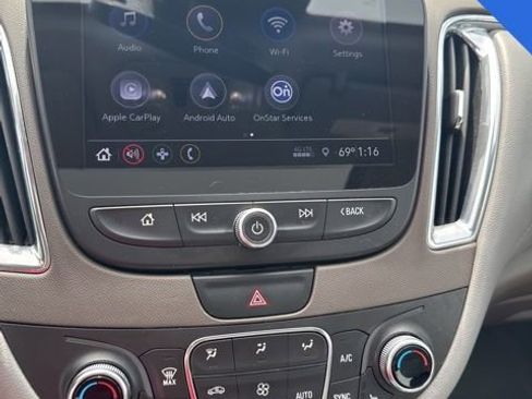 Used 2019 Chevrolet Malibu LT w/ Leather Package image 12