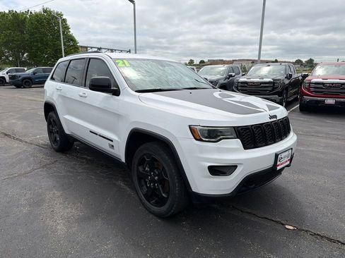 Used 2021 Jeep Grand Cherokee Freedom Edition AWD/4WD image 3
