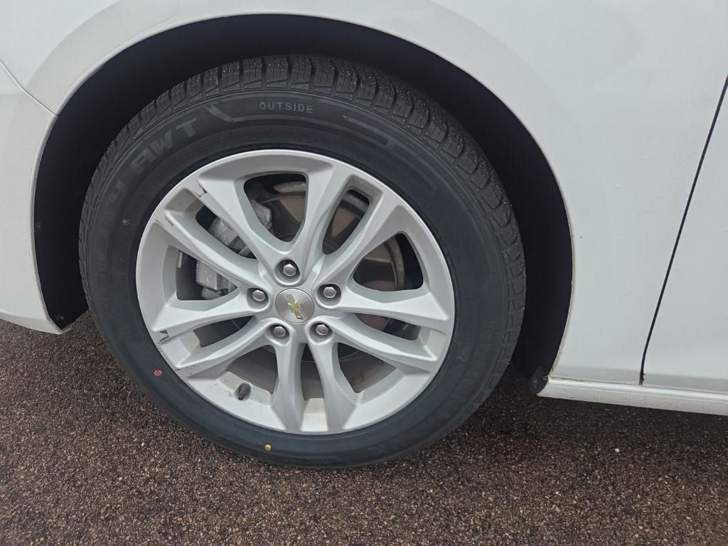 Used 2017 Chevrolet Malibu LT FWD image 9