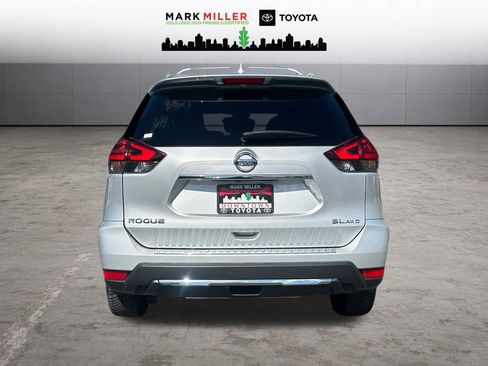 Used 2017 Nissan Rogue SL w/ SL Premium Package AWD/4WD image 4