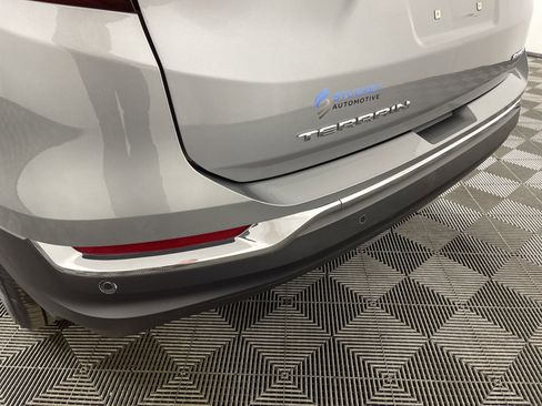 Used 2023 GMC Terrain SLT image 7