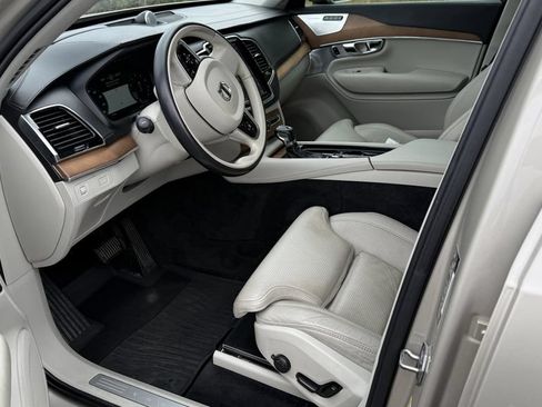 Used 2016 Volvo XC90 T6 Inscription w/ Vision Package AWD/4WD image 3