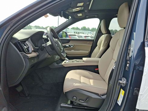 Used 2026 Volvo XC90 B6 Plus w/ Protection Package Premier AWD/4WD image 9
