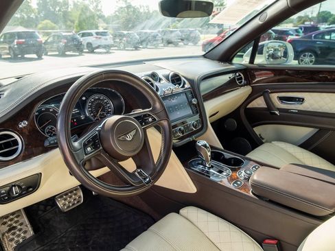 Used 2018 Bentley Bentayga Activity image 5