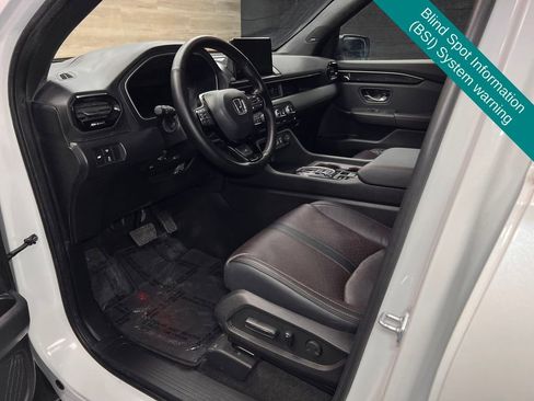 Used 2025 Honda Pilot Black Edition image 3