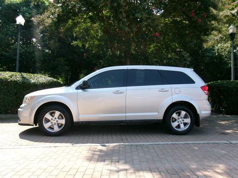 Used 2013 Dodge Journey American Value Package w/ Flexible Seating Group FWD image 4