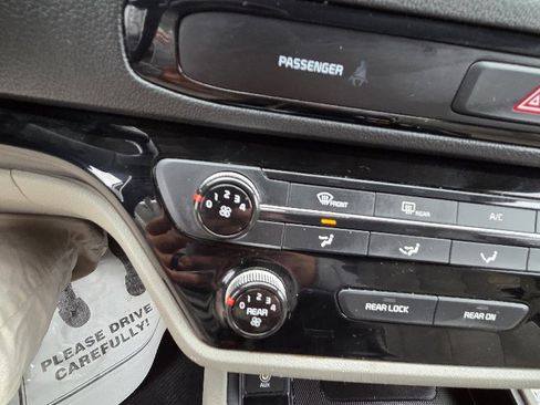 Used 2020 Kia Sedona EX image 21