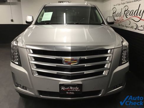 Used 2017 Cadillac Escalade Luxury image 4