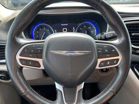 Used 2020 Chrysler Pacifica Touring-L Plus FWD image 30