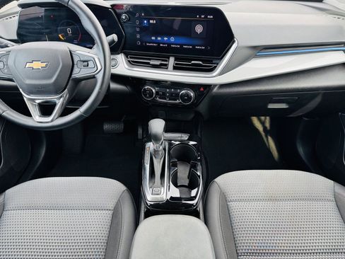 Used 2025 Chevrolet Trax LT w/ LT Convenience Package image 21