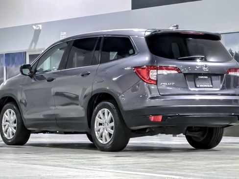 Used 2019 Honda Pilot LX image 3