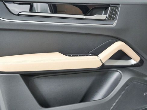 New 2026 Porsche Cayenne Coupe AWD/4WD image 6