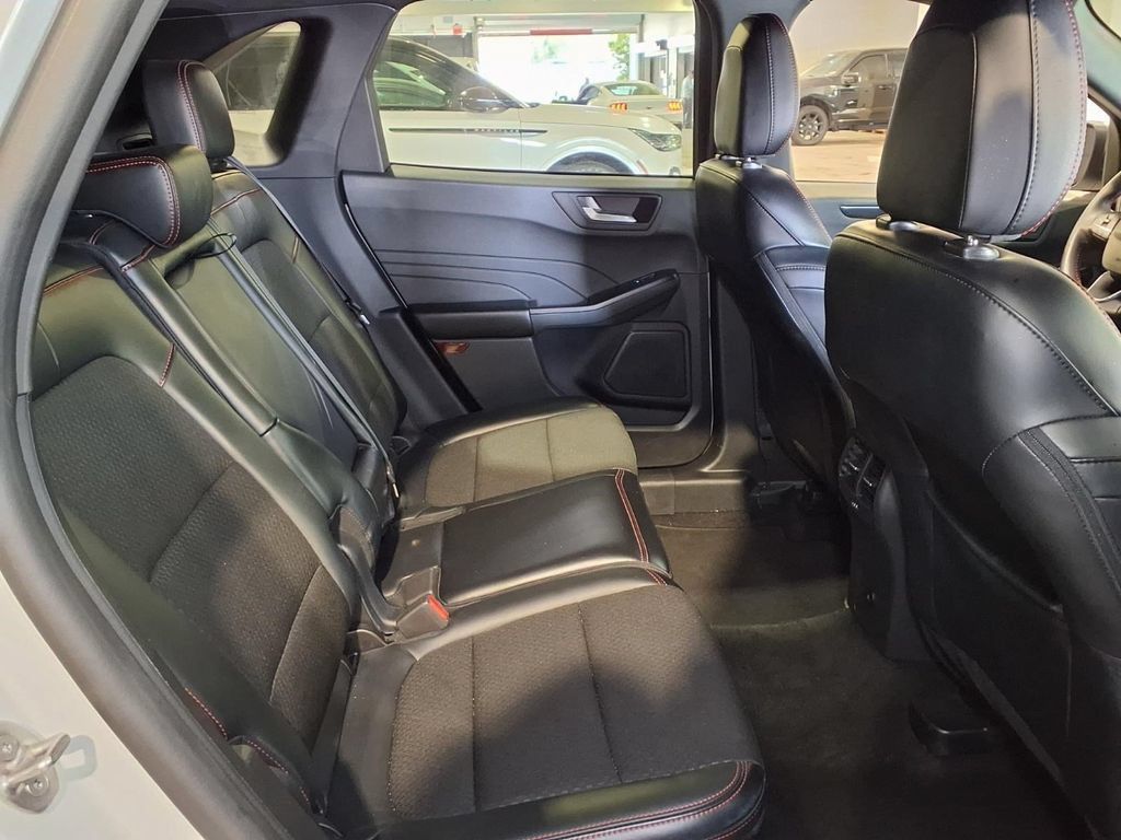 Used 2025 Ford Escape ST-Line FWD image 27