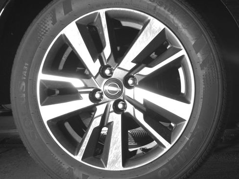Used 2025 Nissan Versa SV FWD image 15