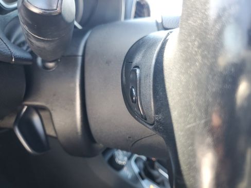 Used 2021 Jeep Cherokee Limited image 16