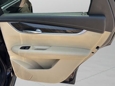 Used 2019 Cadillac XT5 FWD image 11