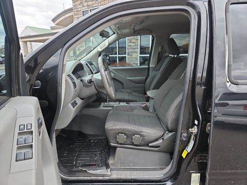 Used 2019 Nissan Frontier Desert Runner image 11