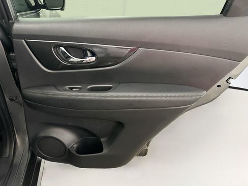 Used 2018 Nissan Rogue SV w/ Premium Package AWD/4WD image 32