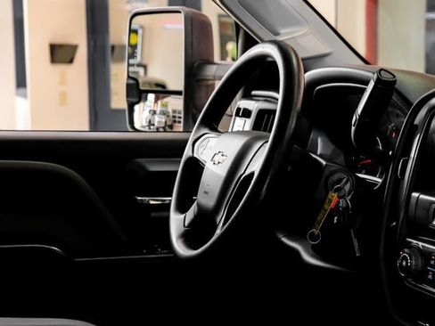 Used 2019 Chevrolet Silverado 2500 W/T AWD/4WD image 15