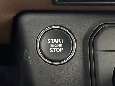 New 2026 Land Rover Defender 110 X-Dynamic SE AWD/4WD image 17