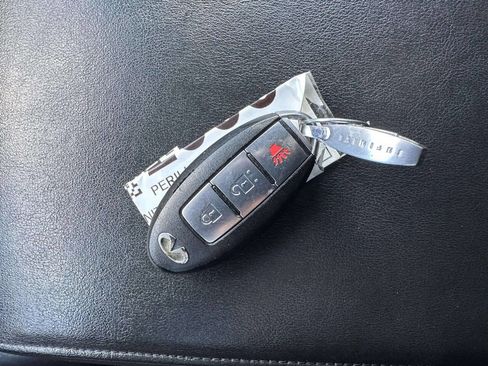 Used 2006 INFINITI FX35 2WD w/ (G02) Touring Pkg image 39