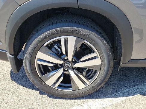 Used 2025 Nissan Rogue SL AWD/4WD image 7