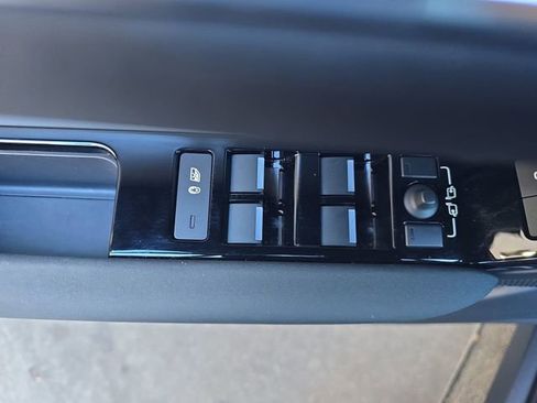 Certified 2025 Land Rover Range Rover Velar S AWD/4WD image 28