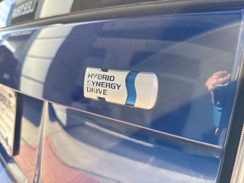 Used 2011 Toyota Prius Three image 10